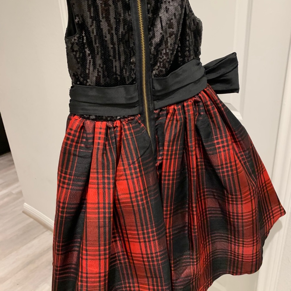 Size 7 red plaid dress!! Perfect for holiday photos